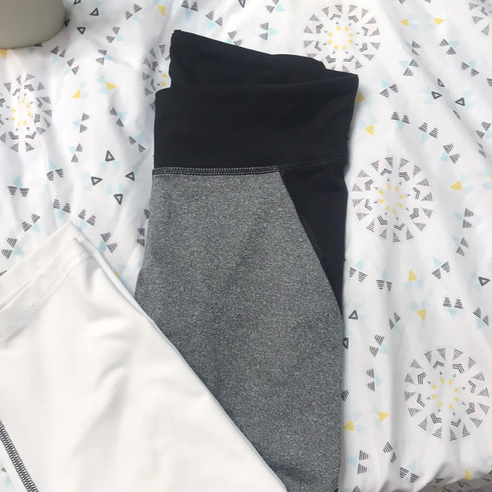 Colored leggings with mesh detailing